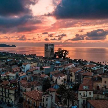 Casa Tranquilla E Luminosa Con Terrazzo A Due Passi Dal Mare Lägenhet Brolo Exteriör bild