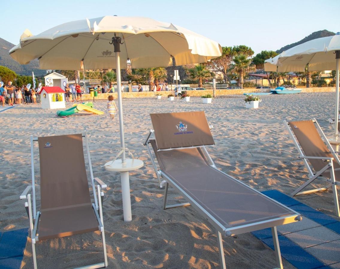 Casa Tranquilla E Luminosa Con Terrazzo A Due Passi Dal Mare Lägenhet Brolo Exteriör bild
