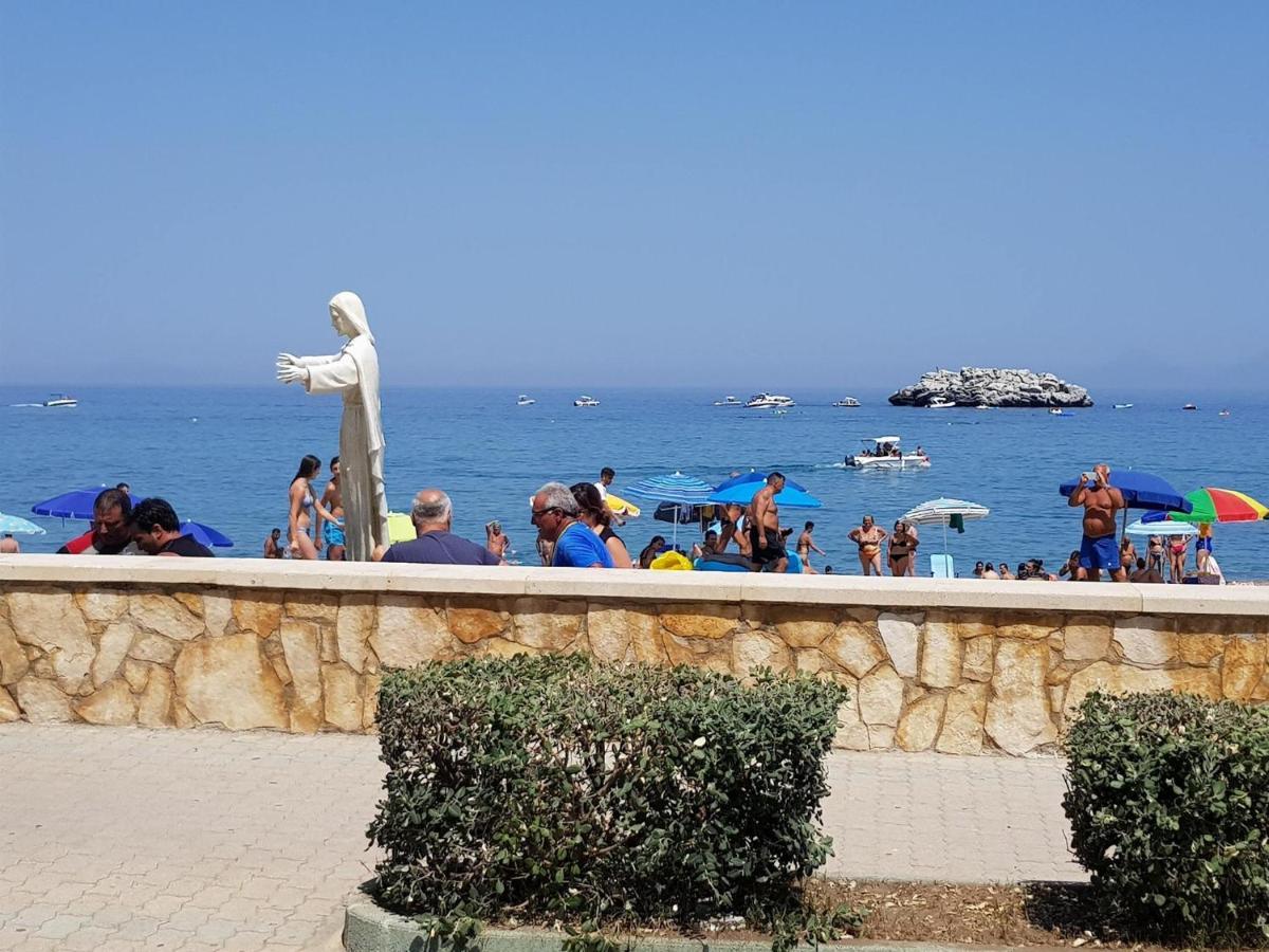 Casa Tranquilla E Luminosa Con Terrazzo A Due Passi Dal Mare Lägenhet Brolo Exteriör bild