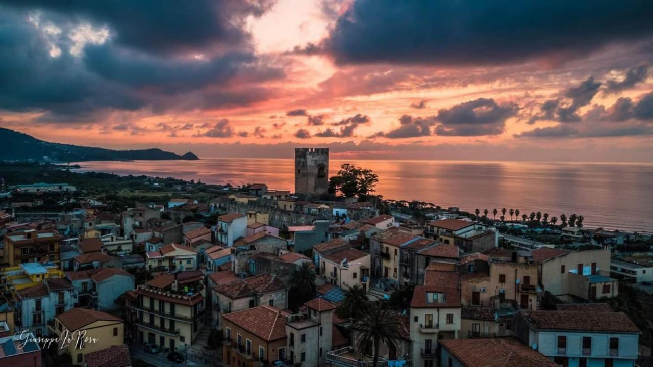 Casa Tranquilla E Luminosa Con Terrazzo A Due Passi Dal Mare Lägenhet Brolo Exteriör bild