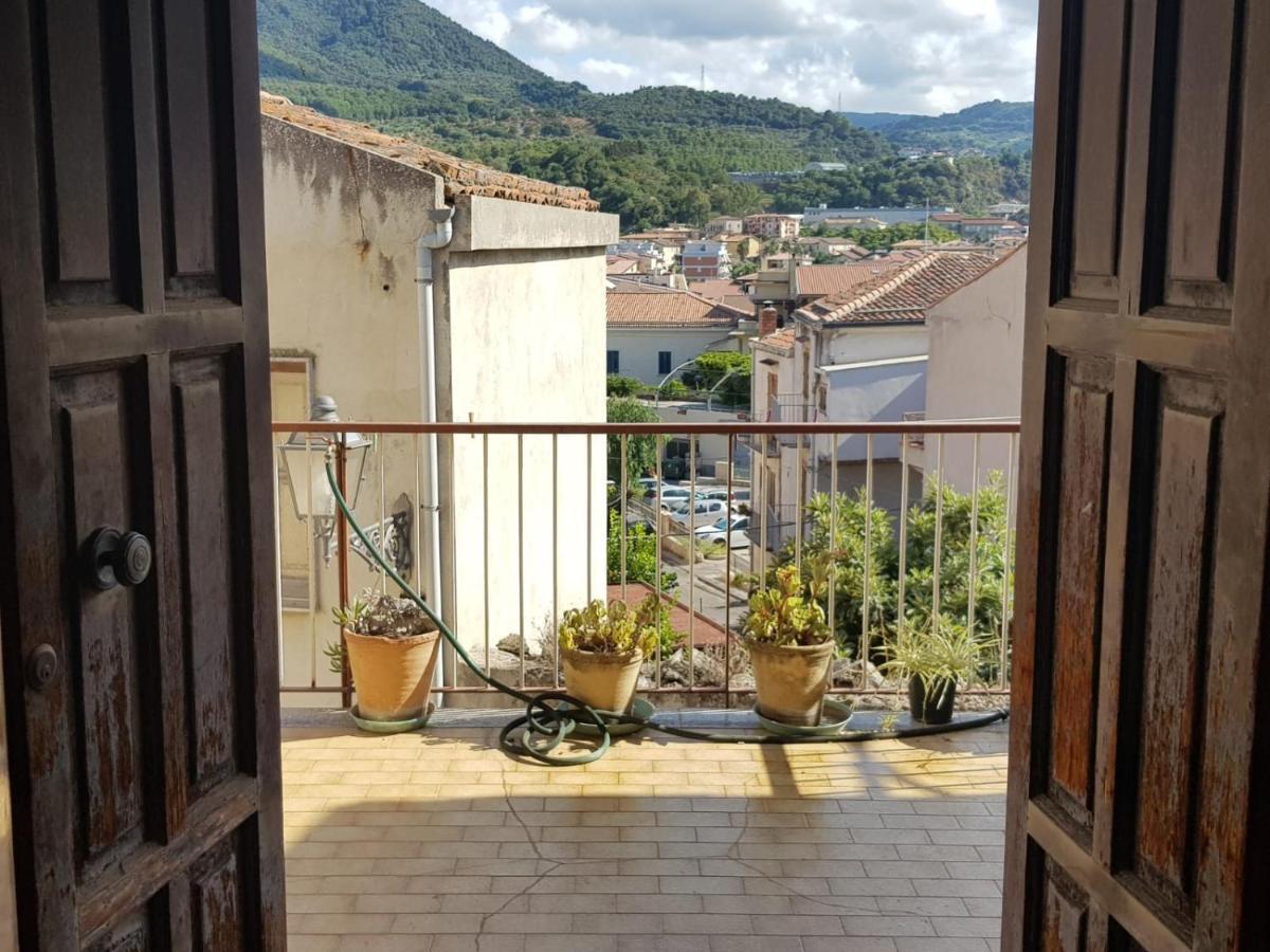 Casa Tranquilla E Luminosa Con Terrazzo A Due Passi Dal Mare Lägenhet Brolo Exteriör bild
