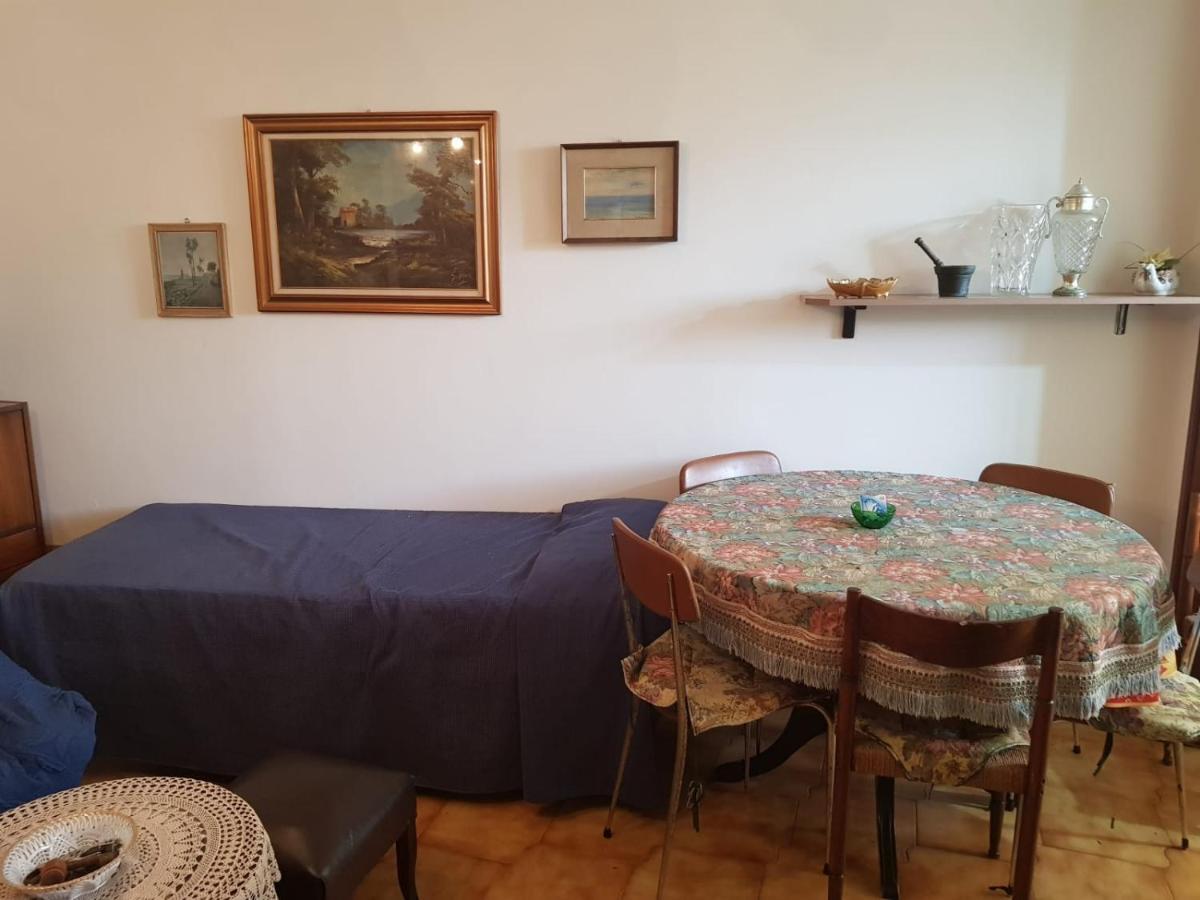Casa Tranquilla E Luminosa Con Terrazzo A Due Passi Dal Mare Lägenhet Brolo Exteriör bild