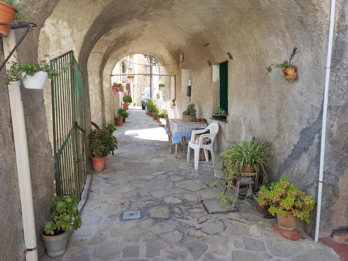 Casa Tranquilla E Luminosa Con Terrazzo A Due Passi Dal Mare Lägenhet Brolo Exteriör bild