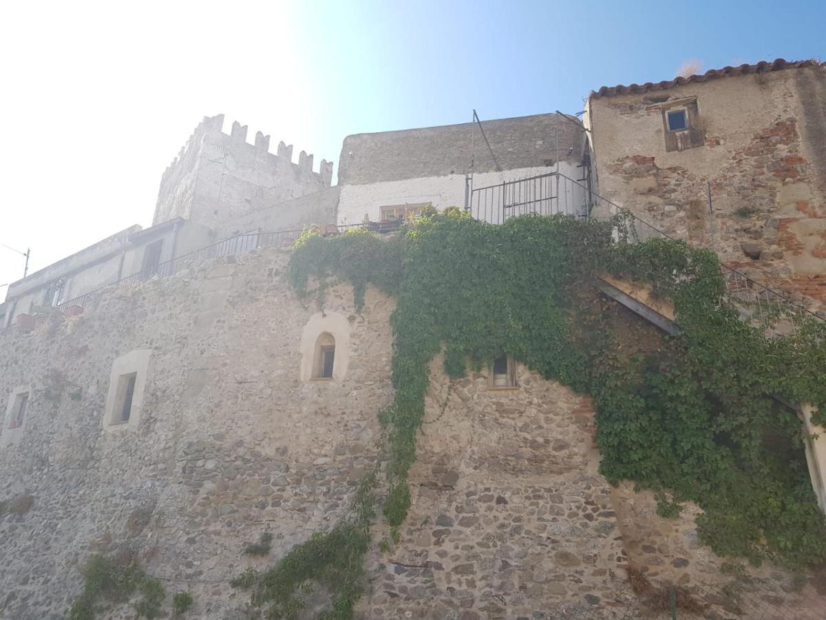 Casa Tranquilla E Luminosa Con Terrazzo A Due Passi Dal Mare Lägenhet Brolo Exteriör bild